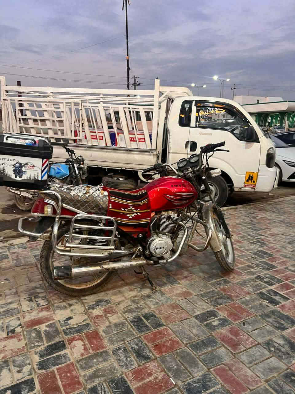 سلام عليكم اخون دراجه فيوم اوراق اصولي  البيع صاحبه شرطي وكلشي شغال بيهه ***********
