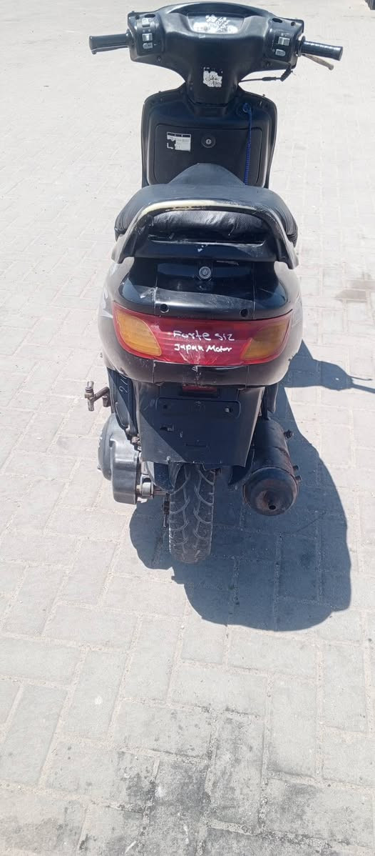 دراجه فراشه كلش نضيفه كهربائيات 
سلف هندر  مكينه ما مفتوح برغي
السعر 350 ربع ماذب عليه 
بصره حيانيه ***********
