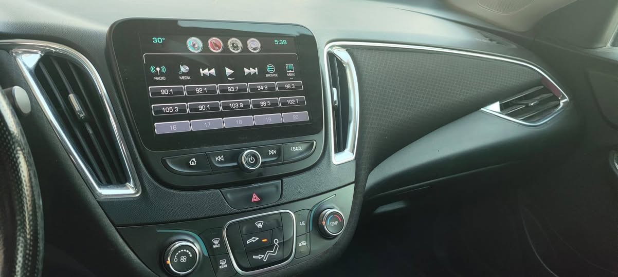 مالیبۆ ۲۰۱۷ LT 
شاشە گەورە ،، کوشن کارەبا ، تەبرید مەرکەزی ، شەغال و بەسمە ، ٤ دەرگا و سنوق بەسمە ، ئۆتۆ ستۆپ ، دژەخلیسک , ناو رەش ...
 ۲ دەرگای سەکن گۆڕاوە بە بیلاد و دۆسیەی بۆیاخە ، پشت و پێشی کەپسە سەیارەکە پاکە ماڵی دۆستە  نرخ 103 کەمێ معامله ... مۆبایل ***********  شوێن ... سلێمانی السليمانية, العراق
