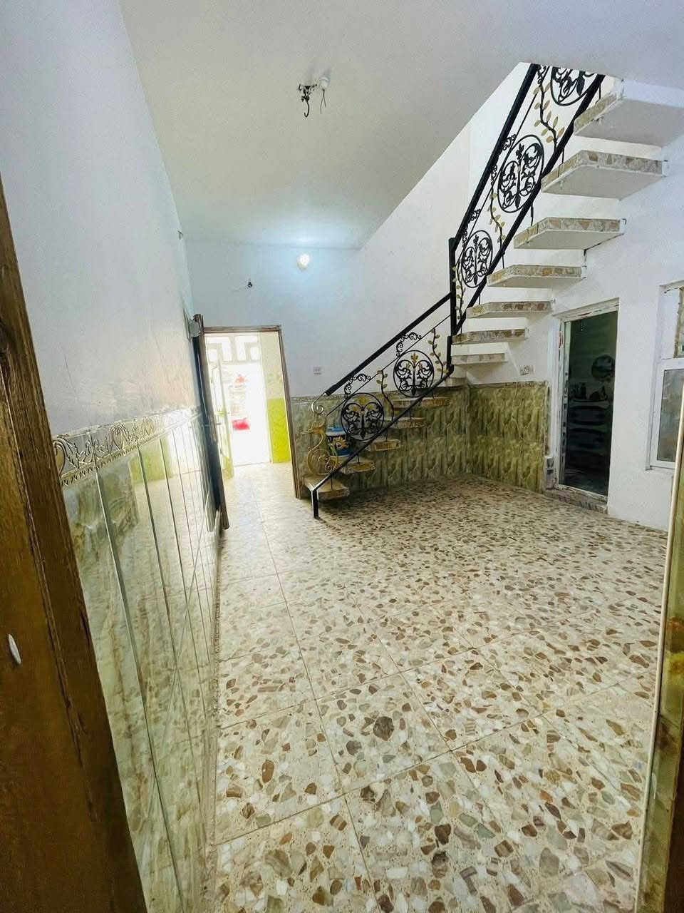 دار للبيع 100 متر حي ميسان قطاع 24 طابو صرف

يحتوي / غرفة وصالة وأستقبال ومطبخ وصحيات وطارمة 

السعر 74 مع المجال   .....D
للاستفسار *********** مكتب القلعة بحي ميسان
