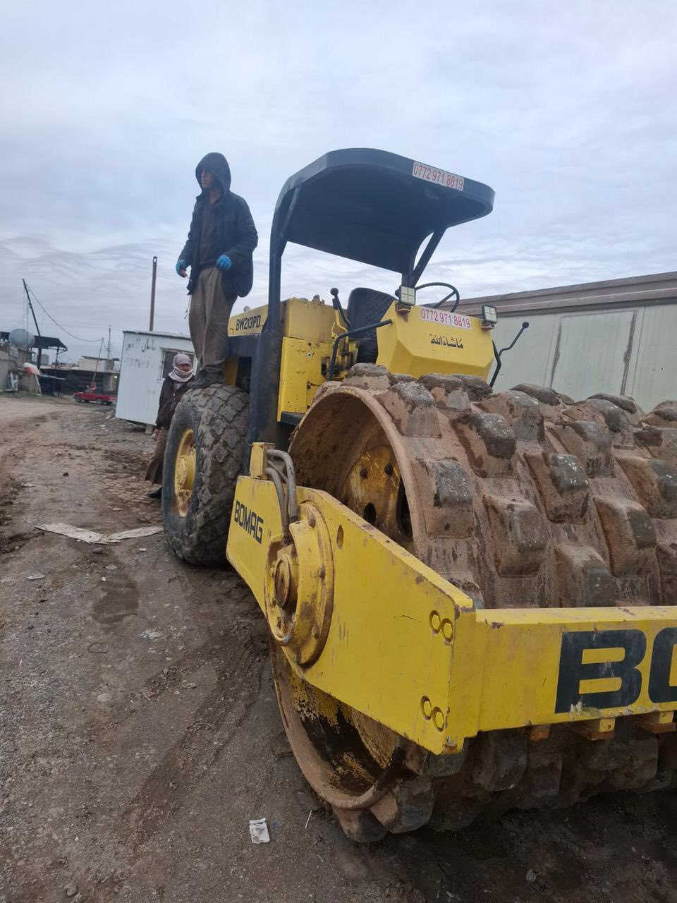 حادله للبيع ١٩٩٢ حجم ١٣  بدون ارقام  الموقع كركوك المحرك دويز ٦ بستم جاهزه للعمل من كلشي***********
سعر ٢٦٠
