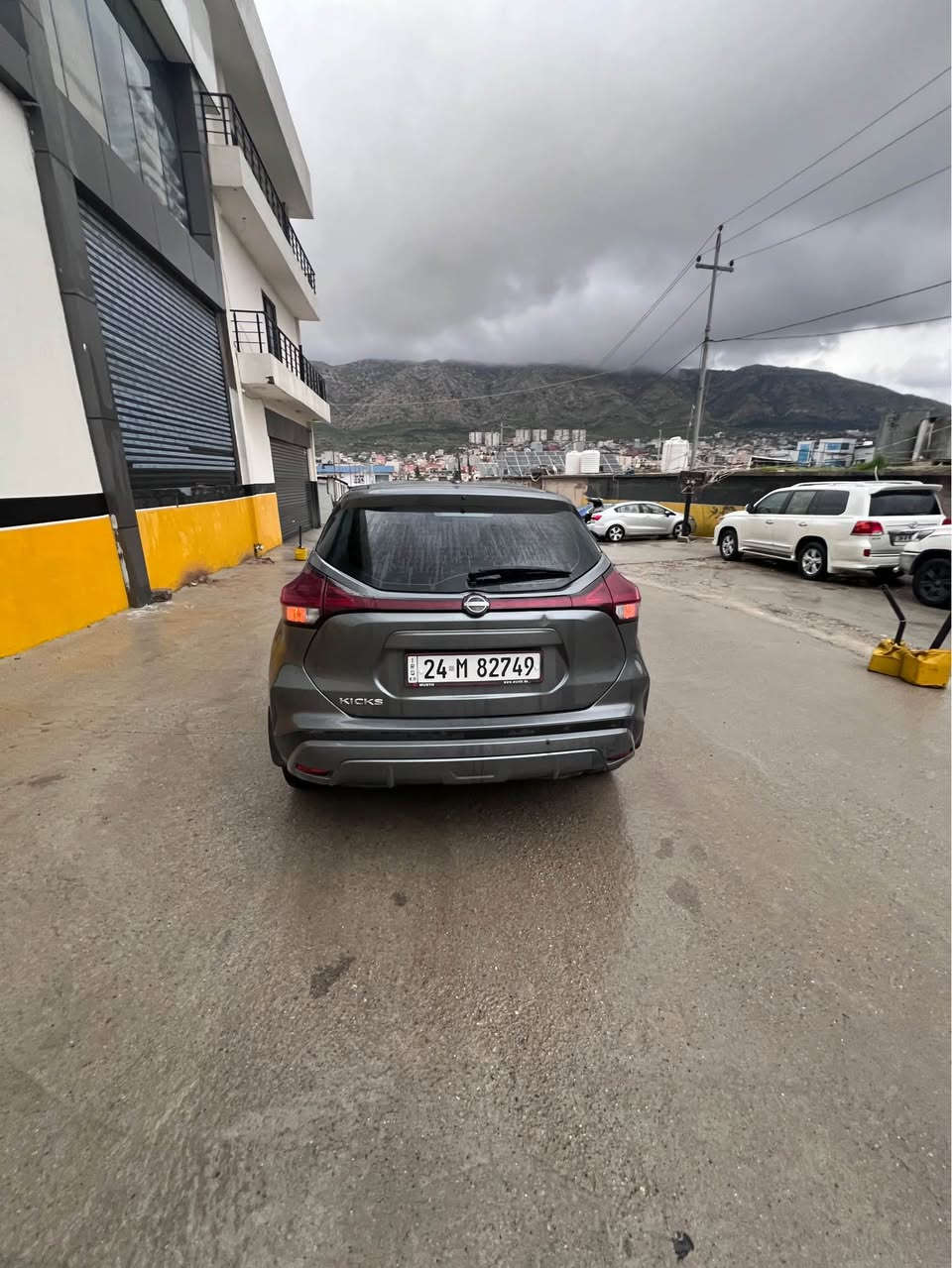 نيسان كيكس موديل ٢٠٢٣
ماشيه فقط ٣٤ ألف كيلو متر
رقم دهوك وموجوده بدهوك
رقم وسنوي وهزه جديده ٢٠٣١
سياره باسمنا تحويل اقل من ساعه
مكانها دهوك داخل دهوك 
سياره على وضع شريكه 
احلى من الصوره دينار مابيها مصرف
سياره دبل كير وتوماتيك 
شاشه وكاميره وحساس 
تحديد سرعه و لايت زينون 
اكو هوايه مواصفات اخرى 
سياره قطعتين صبغ فقط 
بونيد مع جاملوغ يم سايق 
جملوغ يم سايق واصله رأس شاصي
شي اصبعين مو اكثر 
ايرباك فقط برده باقي وضع شريكه
طبعا رقم شاصي هم موجوده 
سعرها ١١٩ ورقه مجال قليل
*********** بيها واتس اب دهوك, العراق
