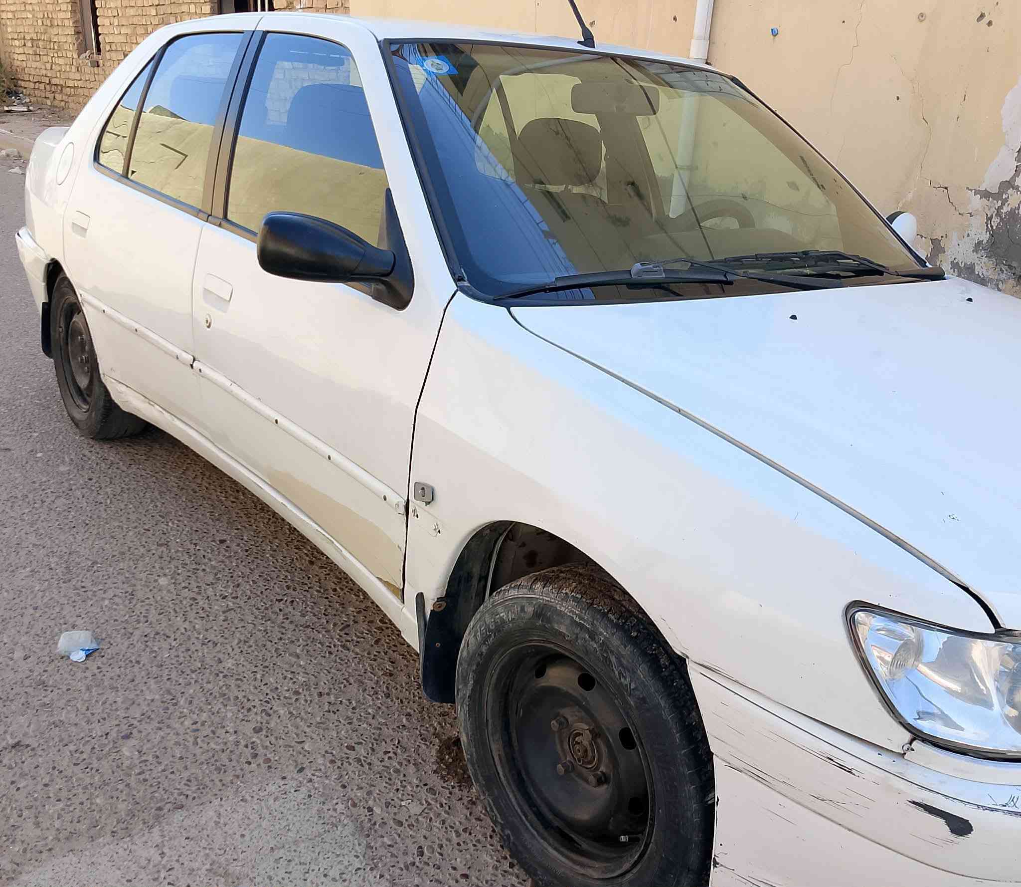 السلام عليكم
سيارة للبيع (بيجو 306)

موديل 2001

رقم بغداد دولي (رقم شبه مميز)

السيارة بأسمي شرط التحويل سنوية لغاية 2029

مكان السيارة بغداد 

السعر (33)وبيها مجال بيع مستعجل

للاستفسار عن التفاصيل 

***********
