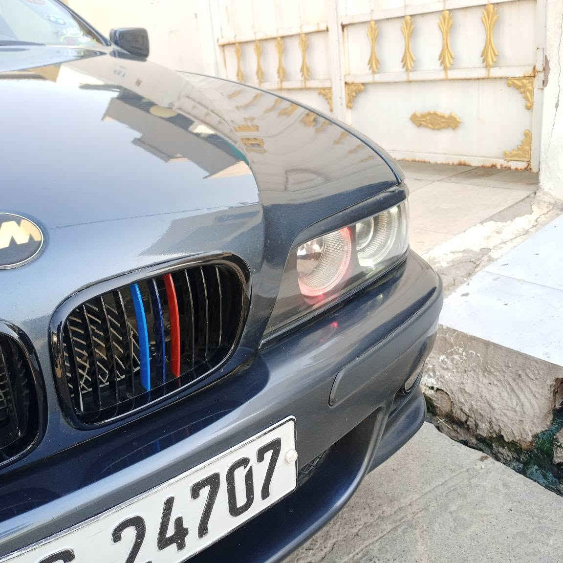 بیئێم سەقەر مۆدیل ١٩٩٧ قەپات مواسەفات بەس سلایت نیە تەلەفۆن تۆماتیک و گێرحادیە دەبل گێرە پەردەیە پەردەکەشی کارەبایە سوکان ڤۆلیۆم تەحدیل سورحە تەبریدە مەکینە ٥٢٥ کوشن جلدە ناو فۆرمیکایە لایت ئەلقەیە بروسکە بروسکیشی ئیش دەکا ویل M دەحامی M بۆ زانیاری زیاتر پەیوەندی بکەن 
***********📞 أربيل, العراق
