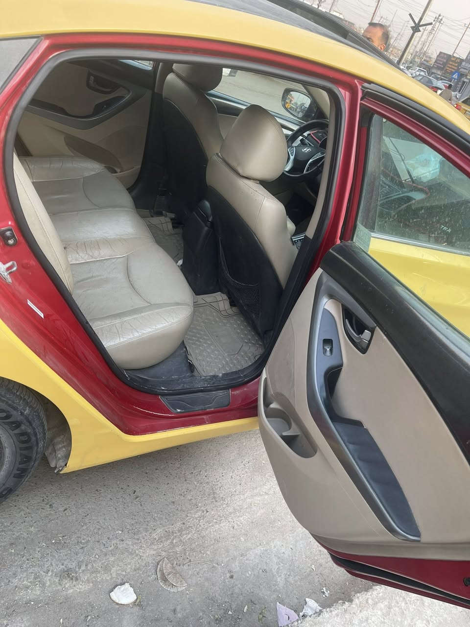 سلام عليكم الانترا موديل 2015محدث 17بس دعاميه السياره فول 1/1سونار موجود بل  منشور مصفره هيئه وغرامات بسمي السياره تحويل ثاني يوم السعر 115وبيها مجال مكان بغداد قرب مستشفى الكرامه رقم تلفون***********
