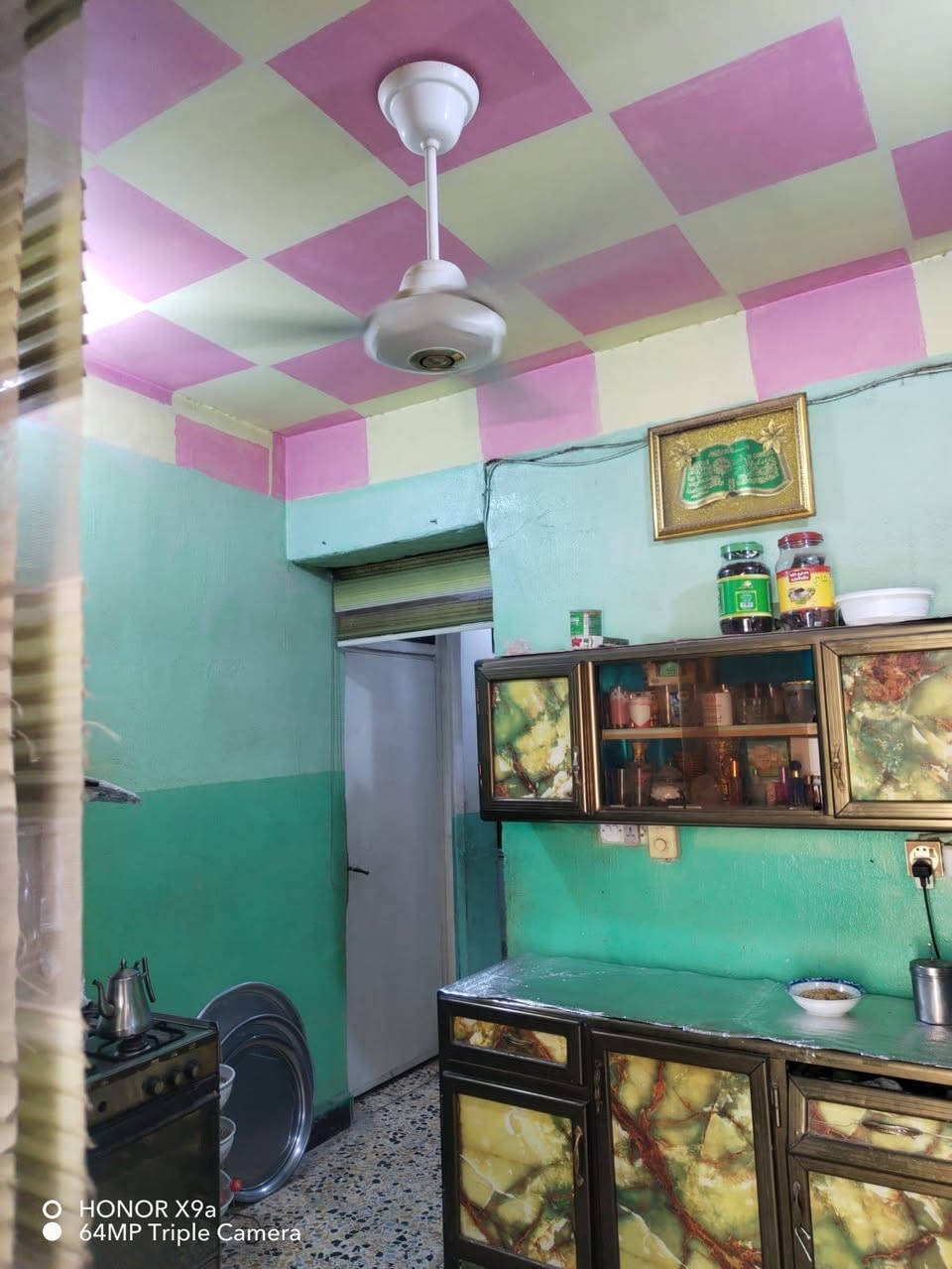 السلام عليكم بيت للبيع 
مساحة 85 
بي غرفتين واستقبال وصالة و مطبخ حار بارد وصحيات داخلية وخارجية 
العنوان الشعلة الدوانم شارع ابوهاتو قبل السجة 
السعر 85
للاستفسار ***********
