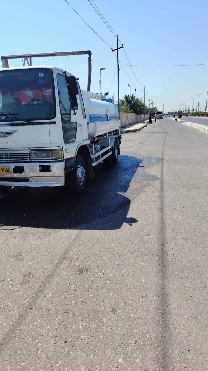 السلام عليكم
 دنكر هينو طيرة 
جاهز تحمل ماي وتبيع لا تبخير ولا تنقيص 
تانكي نضيف ومصبوغ 
تخم تايرات  
الحمولة 8 طن
السعر 115 وبيه مجال

للاستفسار أكثر ‏‪***********‬‏
