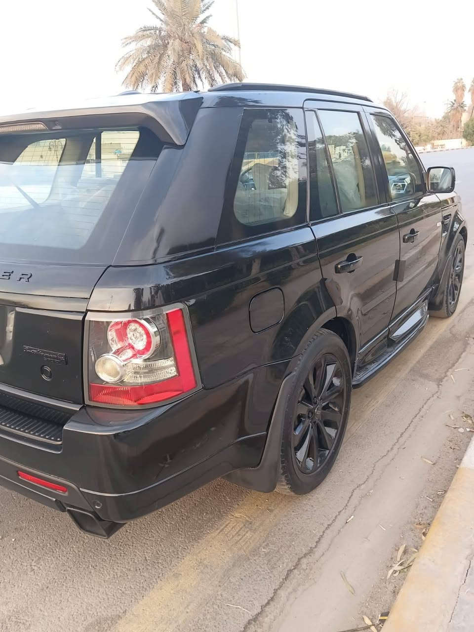 السلام عليكم سياره رانج روفر فئة سبورتج للبيع موديل ٢٠١١ رقم بغداد سنوية مجددة رقم دولي 
السيارة فول مواصفات أعلى مواصفات بالرانج المحرك عادي تنفس طبيعي 
السيارة حلوة ونظيفة 
للاتصال ***********
