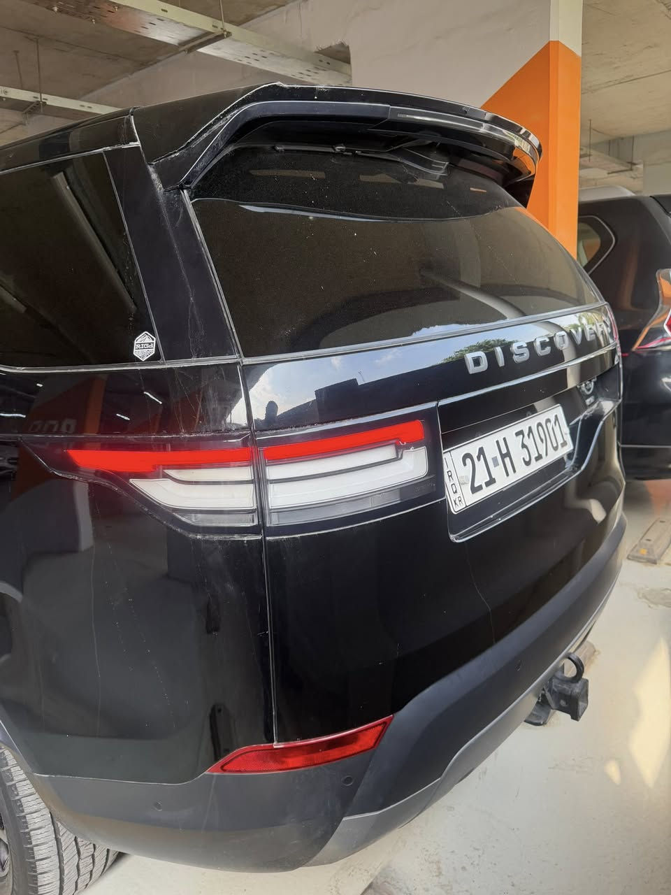 السلام عليكم .. للبيع لاند لوفر دسكفري موديل 2020 لون اسود فول مواصفات بانوراما كشنات كهرباء جلد تدفئه تبريد 6 سلندر ماشيه 82000 ميل وارد امريكي بيها شويه بارد بالجاملغ الامامي فقط وصبغ دعاميه اماميه الايرباكات والدواخل مكفوله كلها رقم سليمانيه مسيرفسه وجاهزه بدون اي نقص مكينه وكير مكفولات السعر 24000$ وبيها مجال للاتصال *********** الوزيريه
