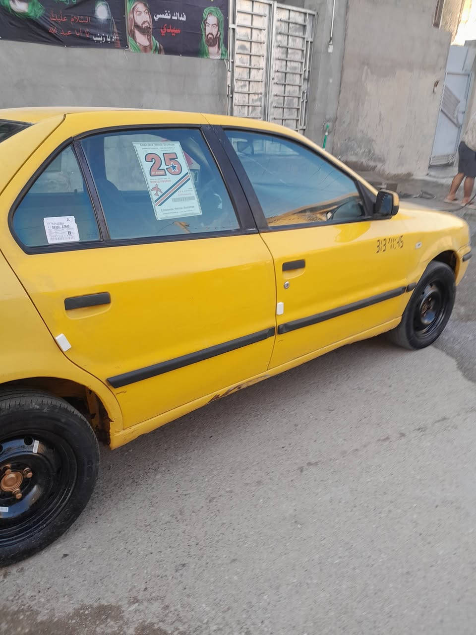 عليكم سمند مديل ٢٠٠٩ السياره حلوه ونضيفه السنويه ٢٠٢٥  ١٢ السياره كامله مكمله هيه عليه سنه وغرامات  3  أوراق ينزل من سعره  مستمسكاته موجوده اوراق هيه موجودات المحرك خير من الله الكهربايات كامله السعر   25  وبيه مجال للطيبين شي بصيط العنوان الامين الثانيه نواب الضباط نهايت الشارع وهاذا رقمي متواجد واتساب ***********
