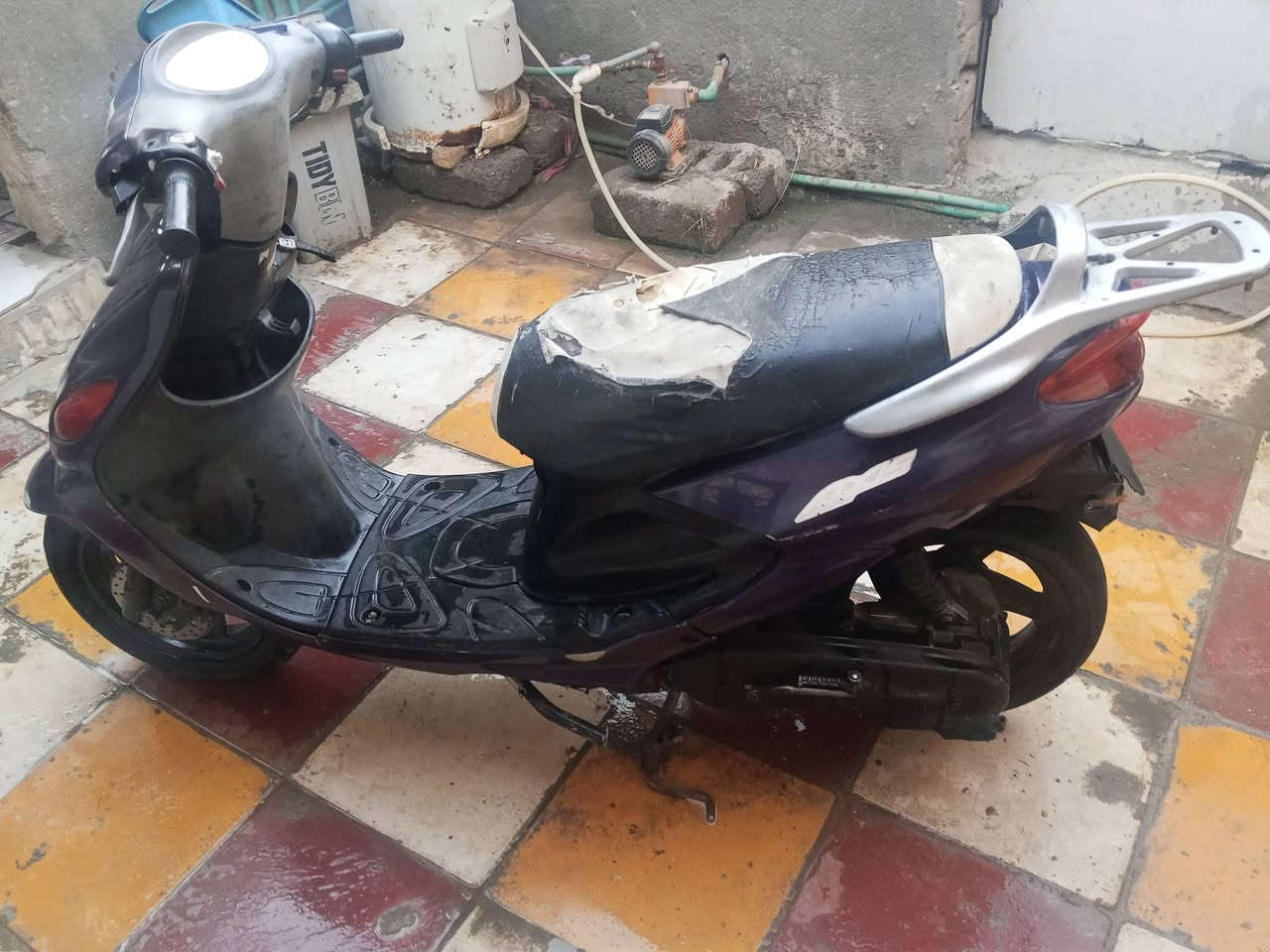 الكزز للبيع نضيفه شرط التشغيل سلف 400 الف انتصال عل رقم ***********
