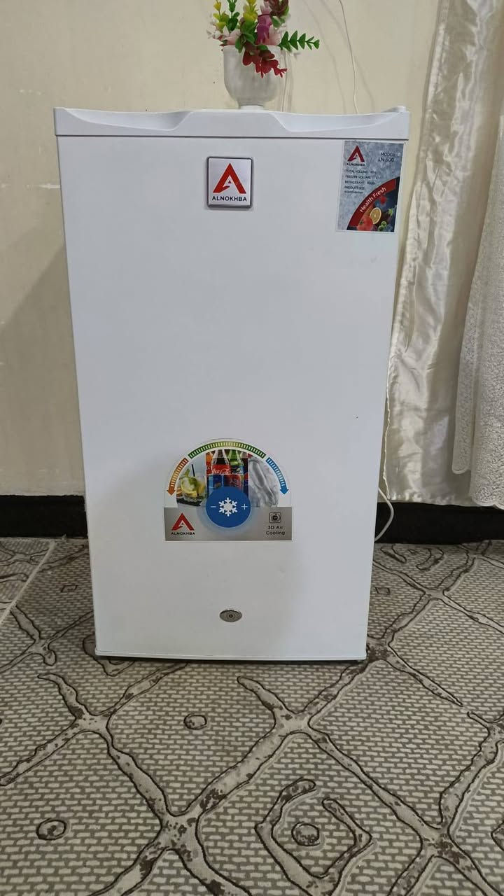 السلام عليكم
ثلاجه للبيع مستخدمه موسم واحد فقط جديده 
السعر 180 وبيهه مجال 
اليريده يراسلني خاص او يتصل
 ***********
