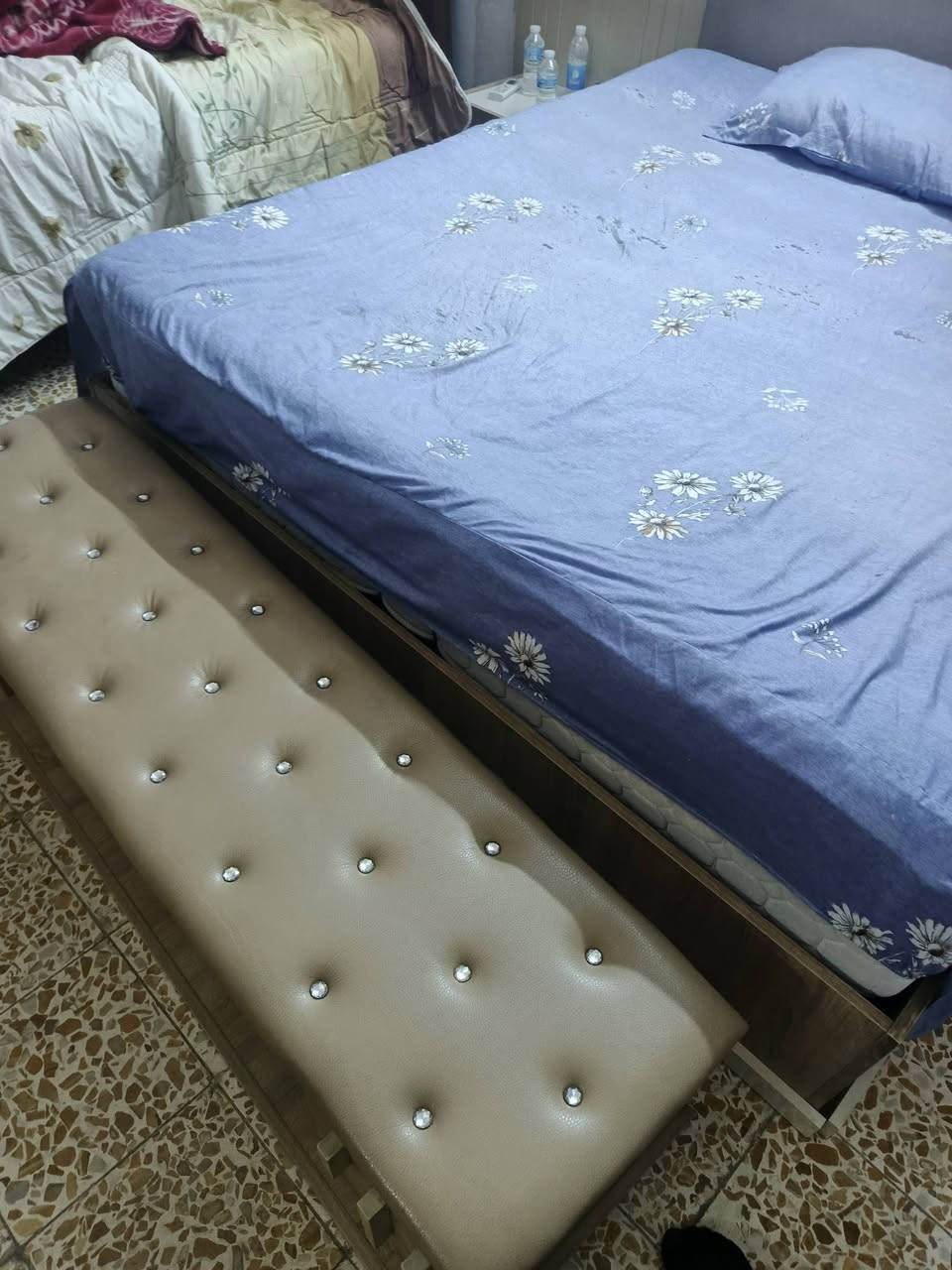 غرفه مستعمله قليل نضيفه سعره350 رقم الهاتف ***********
