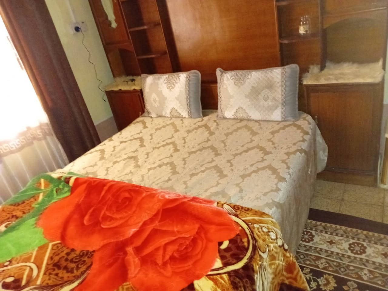 سلام عليكم ورحمة الله وبركاته من رخصه الادمنيه  غرفه اخشاب للبيع  السعر 700 وبيها  مجال  ***********
