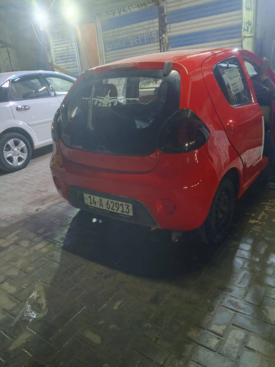 السلام عليكم جيلي باندا2012 
سيارة بدون ضربه مصبوغه جماليه   
كير ومحرك مكفول
صدر ممتاز كهربائيات كلها جديده
تخم تاير وباتري جديد غرفتها نظيفة 
كير ومكينه كورله 
سعرها 40 
مكاني البصره خمسميل
رقم ***********
