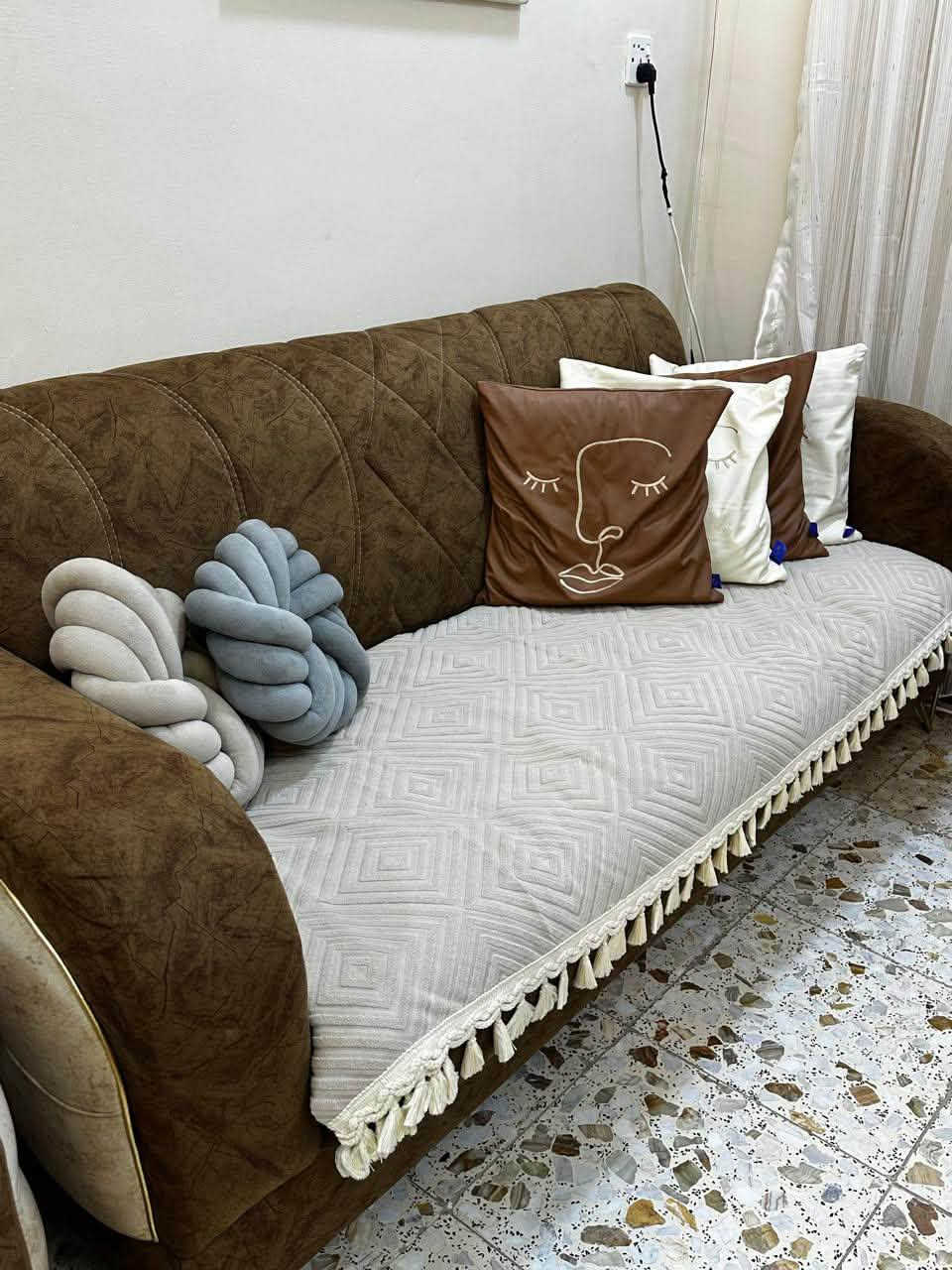 سلام عليكم
تخم 10 مقاعد  الخشب الزان الثقيل نضيف جدا توصاه مسوي 
السعر 400 الف 
***********
