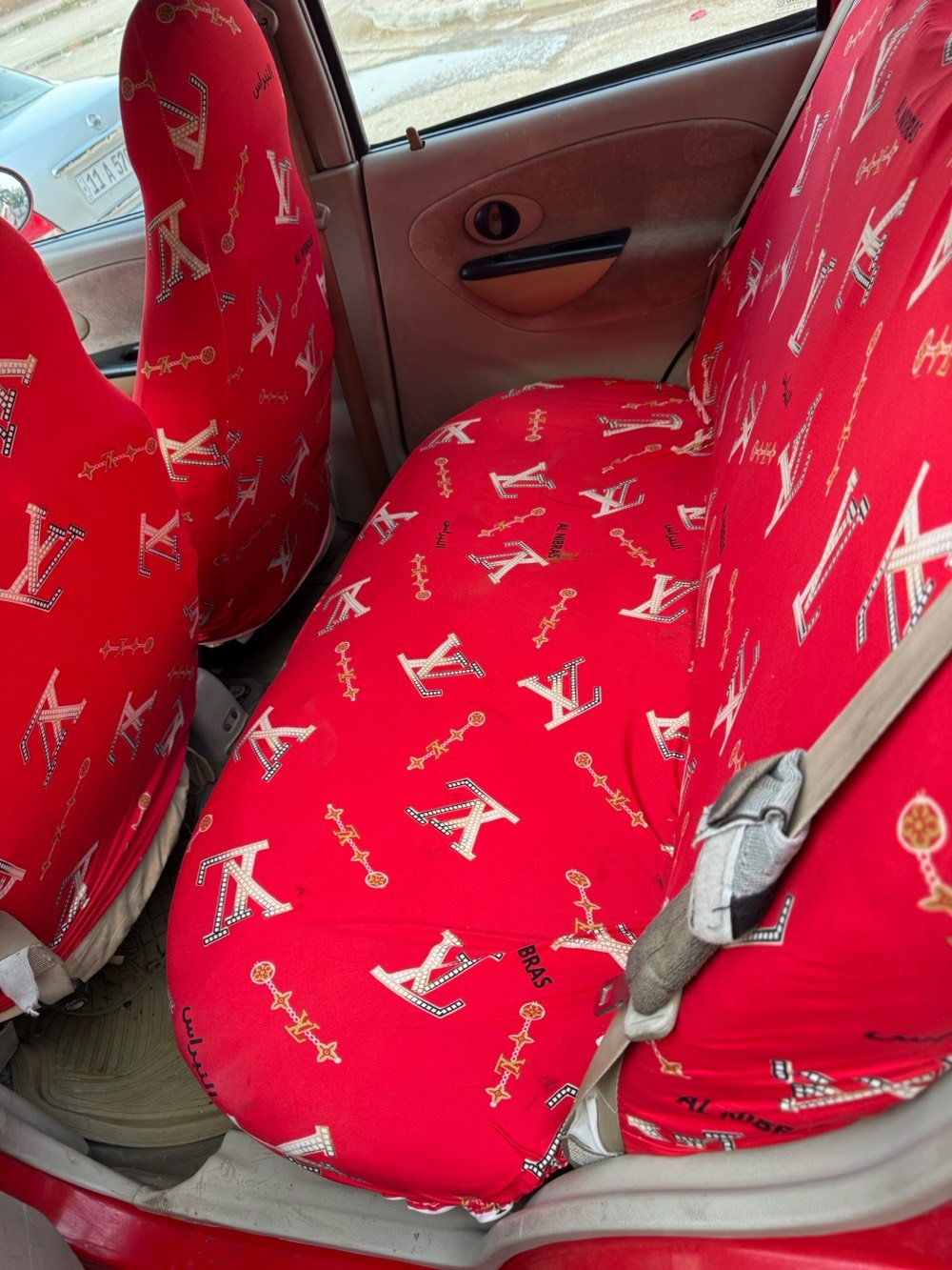 كيوكيو موديل 12 رقم واسط 
كير اوتوماتيك 
كير محرك نظيفات 
صدر جديد 
سياره جاهزه 
مكان السياره بالكوت
السعر 28 
***********