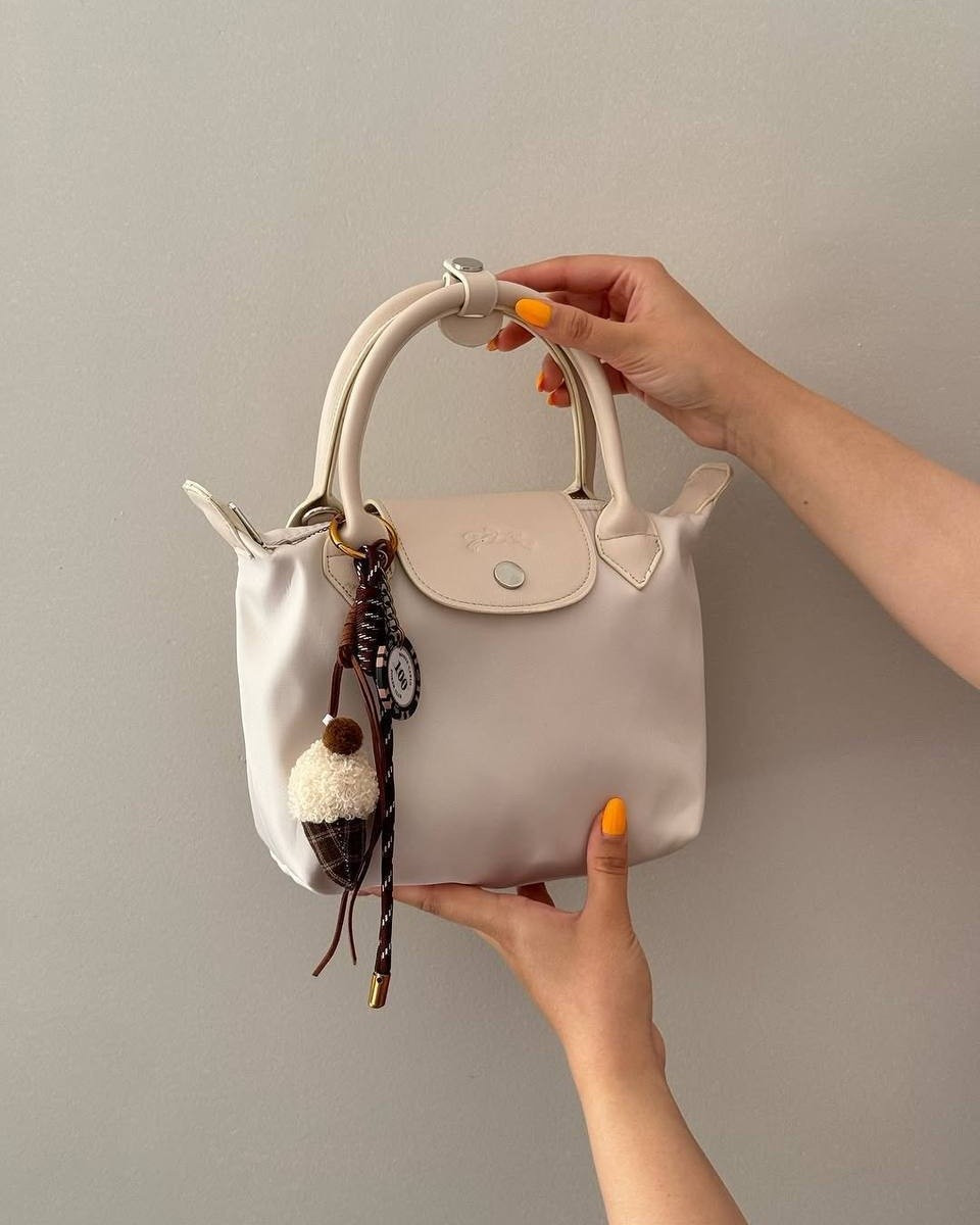 جنط نسائي
سعر المفرد 17 آلاف دينار
سعر الدرزن 144 ألف دينار
قياس 20 × 25 سم 
واتس اب :***********
واتس اب :***********
