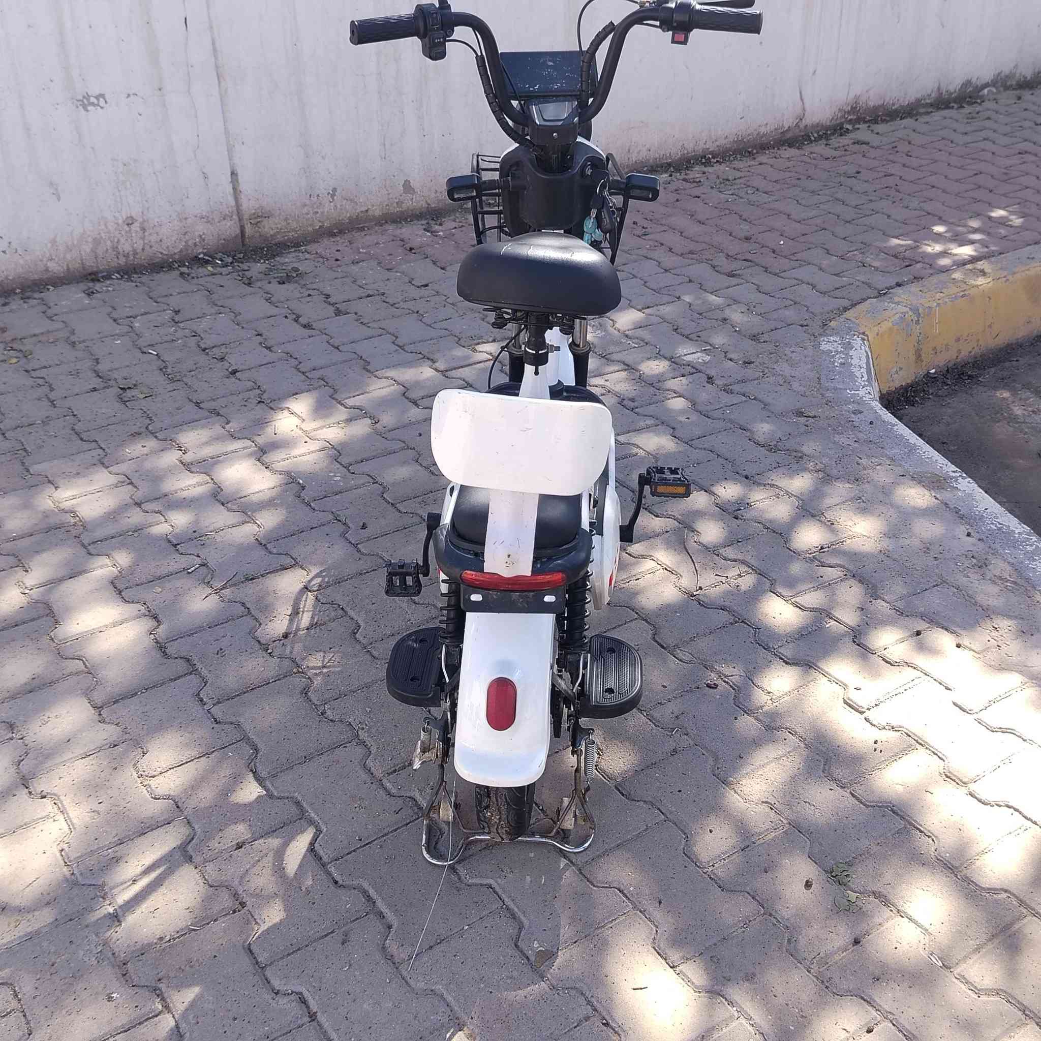 سلام عليكم بيسكل شحن حجم ١٤ حيل نضيف ماشي قليل شرط نضافة سعره خاص او اتصل واتساب ***********
