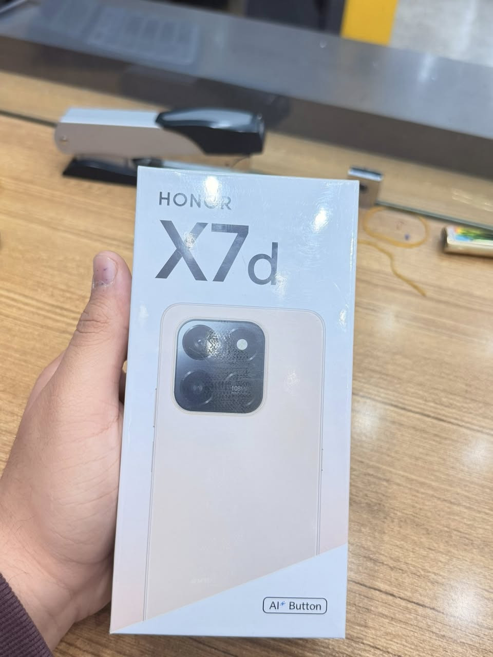 سلام عليكم عدي honor X7d 256 gجديد كبس الشركة  ايستفسار على الرقم *********** عدي قطعتين جدد
