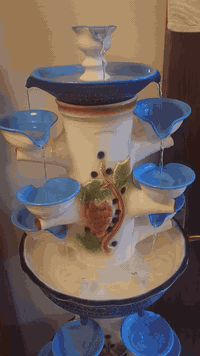 السلام عليكم من راخصة الادمن 
عندي نافوره عدد ٢ كل واحده وسعره ***********
