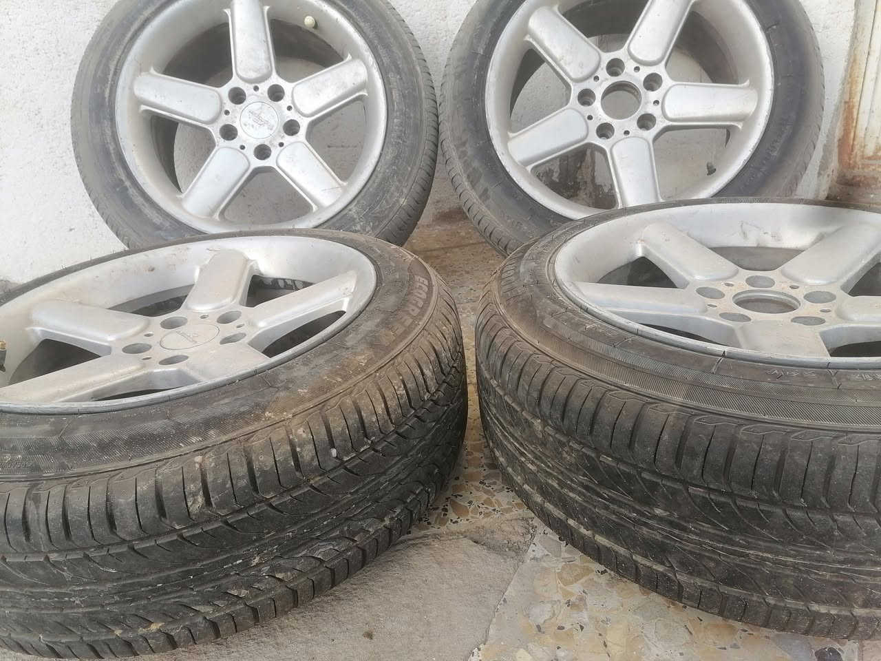 السلام عليكم متاح تخم‌ تاير مع ويل كب زوج من التايرات قبل شهر مشدودات والويل كب واحد منهن مفطور وسعرهن كلهن ٢٠٠ الف للاستفسار الاتصال على الرقم *********** العنوان محافظة ميسان
