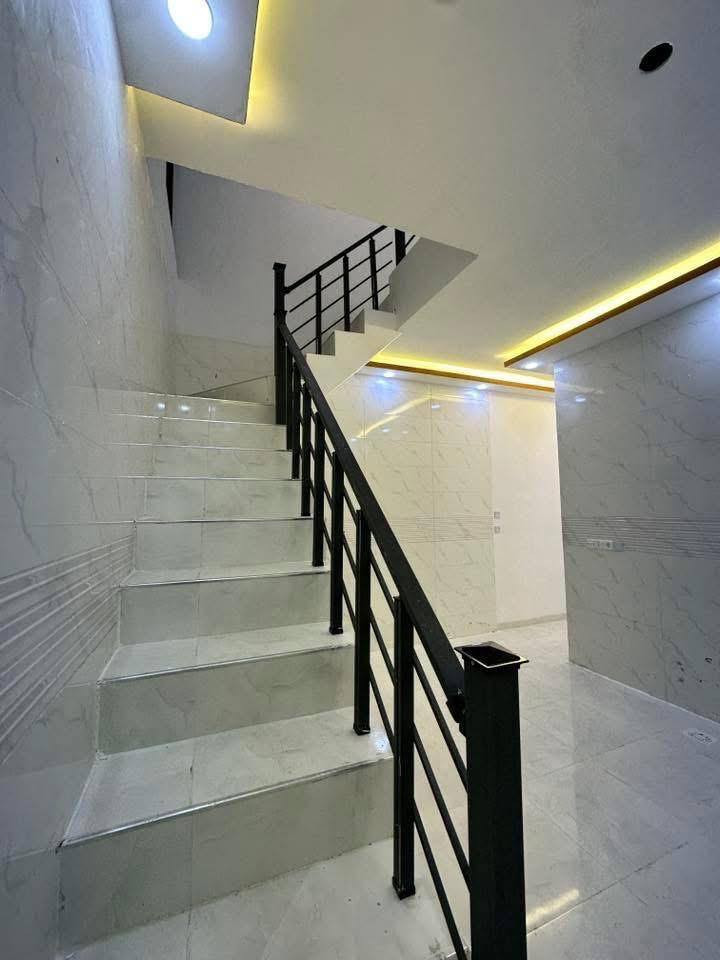 إعلان رقم ٥٨١
دار للبيع المساحة ١٠٠م #طابق ونص مقابل حديقة طابو ملك صرف بأسم شخص واحد سنة البناء ٢٠٢٥ #يحتوي الطابق الاول كراج استقبال مطبخ وغرفة نوم وصحيات داخلي وخارجي والطابق الثاني غرفة نوم وهول وصحيات درج داخلي الدار فول مواصفات نظام دكت #سقوف مغربي بالكامل نظام غاز نظام كاميرات #الموقع مميز جدا كركوك حي العسكري قرب مدرسة الفضائل الاستفسار اكثر الاتصال على الرقم الموبايل ***********
