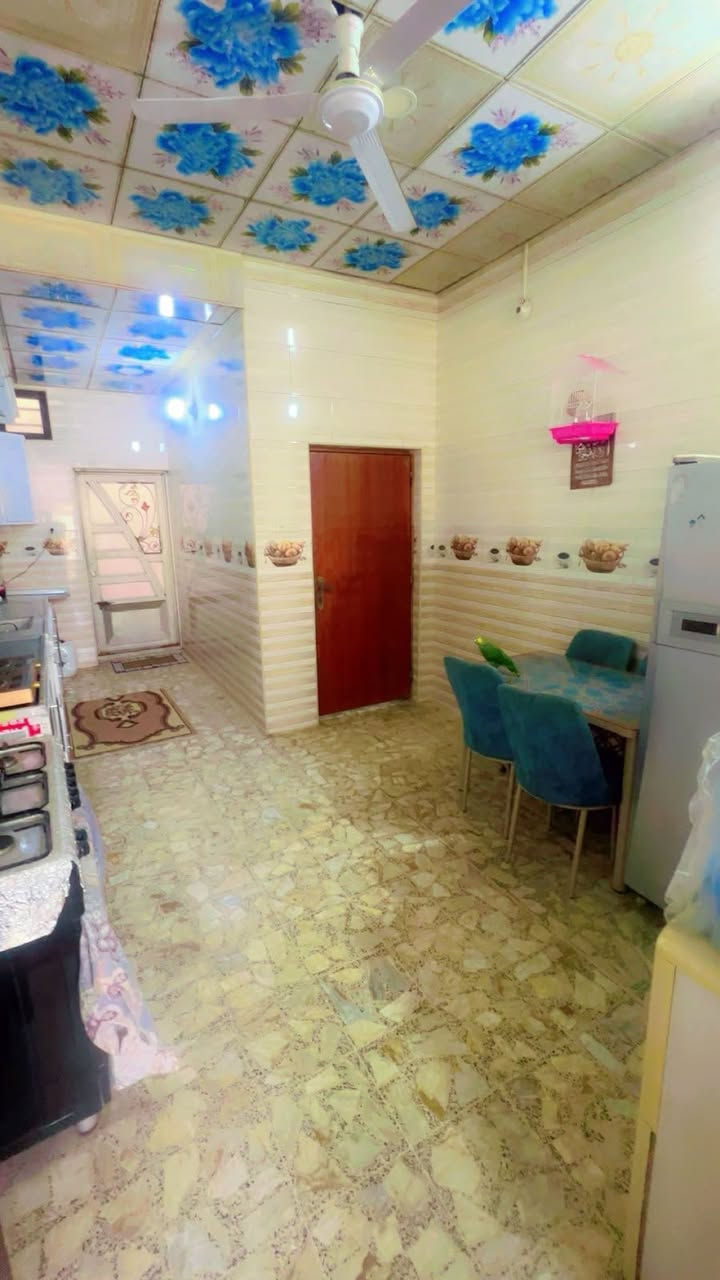 بيت للبيع او مراوس 220م شارع 15بناء منطقه 3000جديد 2022طابق واحد الستقبال 4*8  غرف نوم عدد اثنين 4*5 صاله 4*7ونص  مطبخ حار وبارد البناء مال جناي قرب مدرسه الكرار وسيد كامل الشارع المؤدي لشارع الصب  ***********
