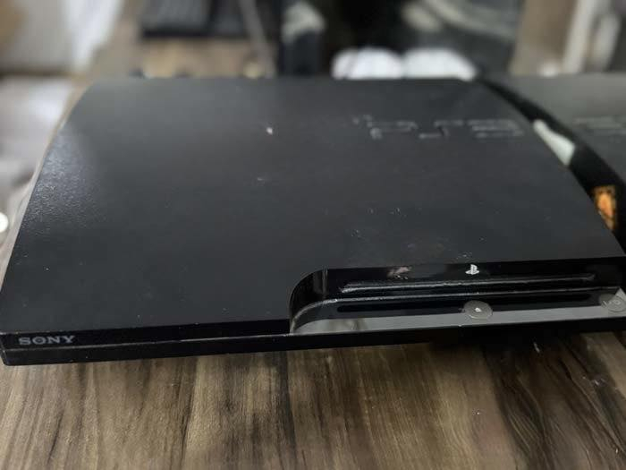 للبيع: جهاز PlayStation 3 بحالة ممتازة
• الموديل: PlayStation 3

 • السعة: 120 جيجابايت

 • الحالة: نظيف جداً وكأنه جديد

 • النظام: الأصلي مع إمكانية تحديثه

 • الخصائص:

 • يعمل بشكل ممتاز سواء على الإنترنت أو بدون

 • يمكنك اللعب أونلاين عبر PlayStation Network بدون مشاكل

 • جهاز متوافق مع متجر PlayStation Store لتحميل الألعاب بسهولة

 • الألعاب المتوفرة: يشمل العديد من الألعاب الرائعة مثل:

 • GTA: San Andreas

 • Minecraft

 • ألعاب كثيرة من متجر زيكو ستور المعروف

 • السعر: 125,000 دينار، وبي مجال إذا انت شراي يمكنك التفاوض على السعر في أي وقت.

 • ملاحظة: يوجد مقطع توضيحي للمواصفات والألعاب.

*********** واتساب 

إذا كنت مهتمًا، لا تتردد في التواصل

العراق / بابل / الحلة
