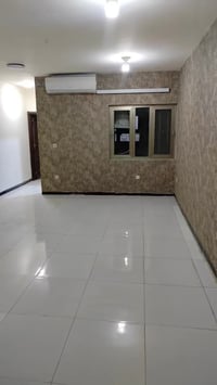 شقه للأيجار طابق ارضي مساحه 160 متر اليرموك حي الداخلية  للاستفسار الا...