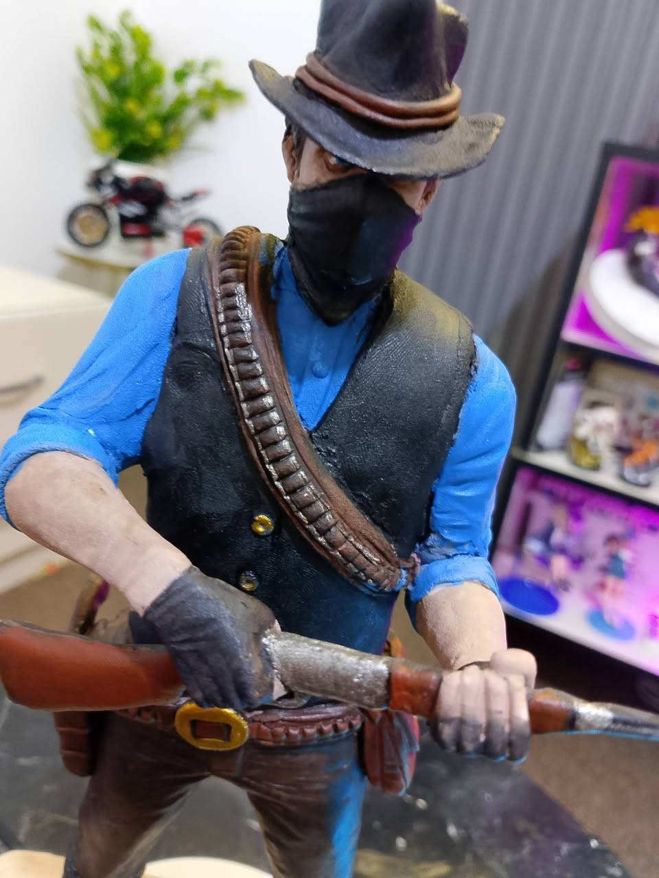 مجسم عمل يدوي من الطين الخفيف 
شخصيت ارثر مرگن من لعبت #reddeadredemption 
الحجم 28سم
نشتغل أي مجسم أي طلب أي حجم و في سعر مناسب 
#عمل_يدوي #مجسمات #العاب #انمي


**إذا كنت صاحب هذا الإعلان وتريد حذفه لأي سبب، رجاءا أرسل رسالة إلى الدعم الفني**