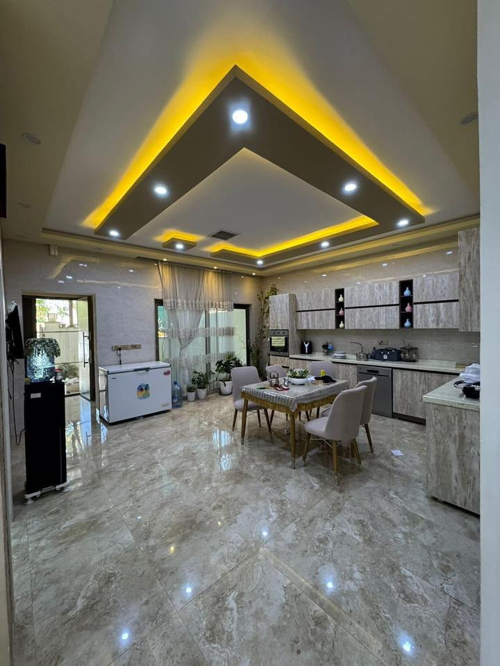 # عادل الونداوي للعقارات 
دار للبيع طابـقـيـن بناء حديث ( Zero)  موقع جدًا مميز  - على شارع 25 متر 
 
( طابو ملك صرف ) 

الدار دزاين مودرن - سقوف مغربية - نظام دكت تبريد مركزي - شبابيك ألمنيوم - نظام كاميرات مراقبة  

#العنوان كركوك  - حـي عـدن - ( مجمع الأمل ) خلف المحكمة

#المساحة 240  متر الواجهة 11،5

طابق الاول: غرف نوم عدد 2- استقبال - هول - مطبخ حار بارد - صحيات  - كراج سيارة - حديقة
الطابق الثاني : غرف نوم عدد 2 - هول - صحيات - مخزن 

لمعرفه المزيد يرجى الاتصال بالارقام

 للتواصل ***********
***********
بأمكانكم عرض عقارتكم لدينا سواء كانت #بيــع أو #إيجــار أو #أستثـمار ‏‎زبائننا الكرام بِكُم نَرتقي ونَتشرف بزيارتِكم ونَفتخر بخِدمتِكم

 مكتب عادل الونداوي للعقارات للاستثمار والتطوير العقاري معكم نحو الأفضل للإستفساريمكنكم مراسلة الصفحة شركة ونداوي كروب للإنشاءات والعقارات اسطنبول وفي بغداد وكركوك 

عنوان المكتب الفرع الاول(اسطنبول يوسف باشا قرب مول هستوريا )
 واتس 00905355896627

الفرع الثاني  ( كركوك حي الواسطي شارع السايدين الرئيسي قرب اسواق المتوكل
