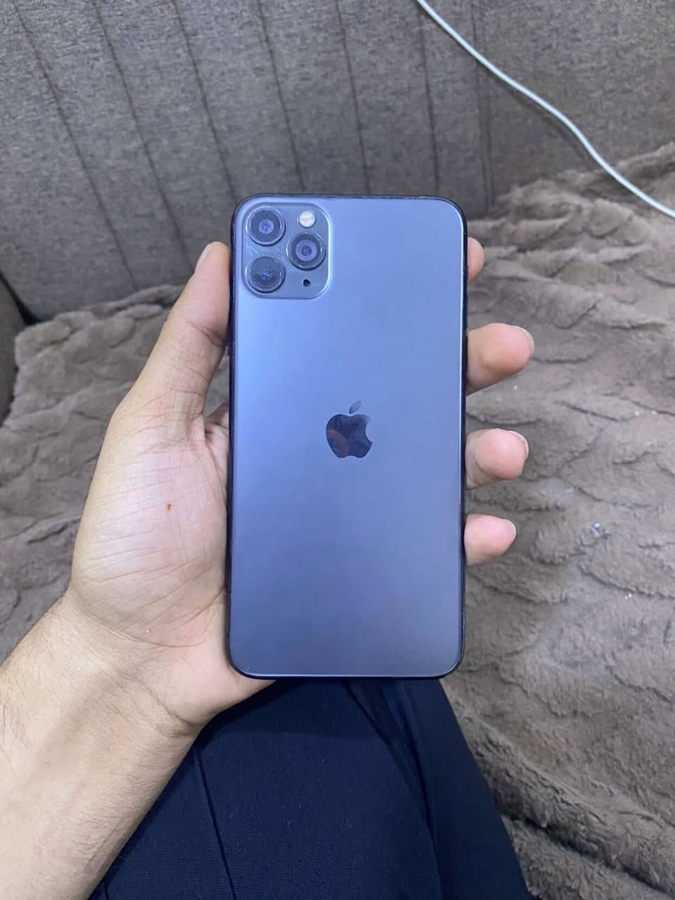 ايفون  11 برو ماكس  مبدل بطاريه فقط وبطاريه اصليه ذاكره ٢٥٦ وبطاريه ١٠٠  الجهاز نضيف بي شخطات خفيفات بلشاصي ويا فقط شاحنه سعره 350  // ***********
