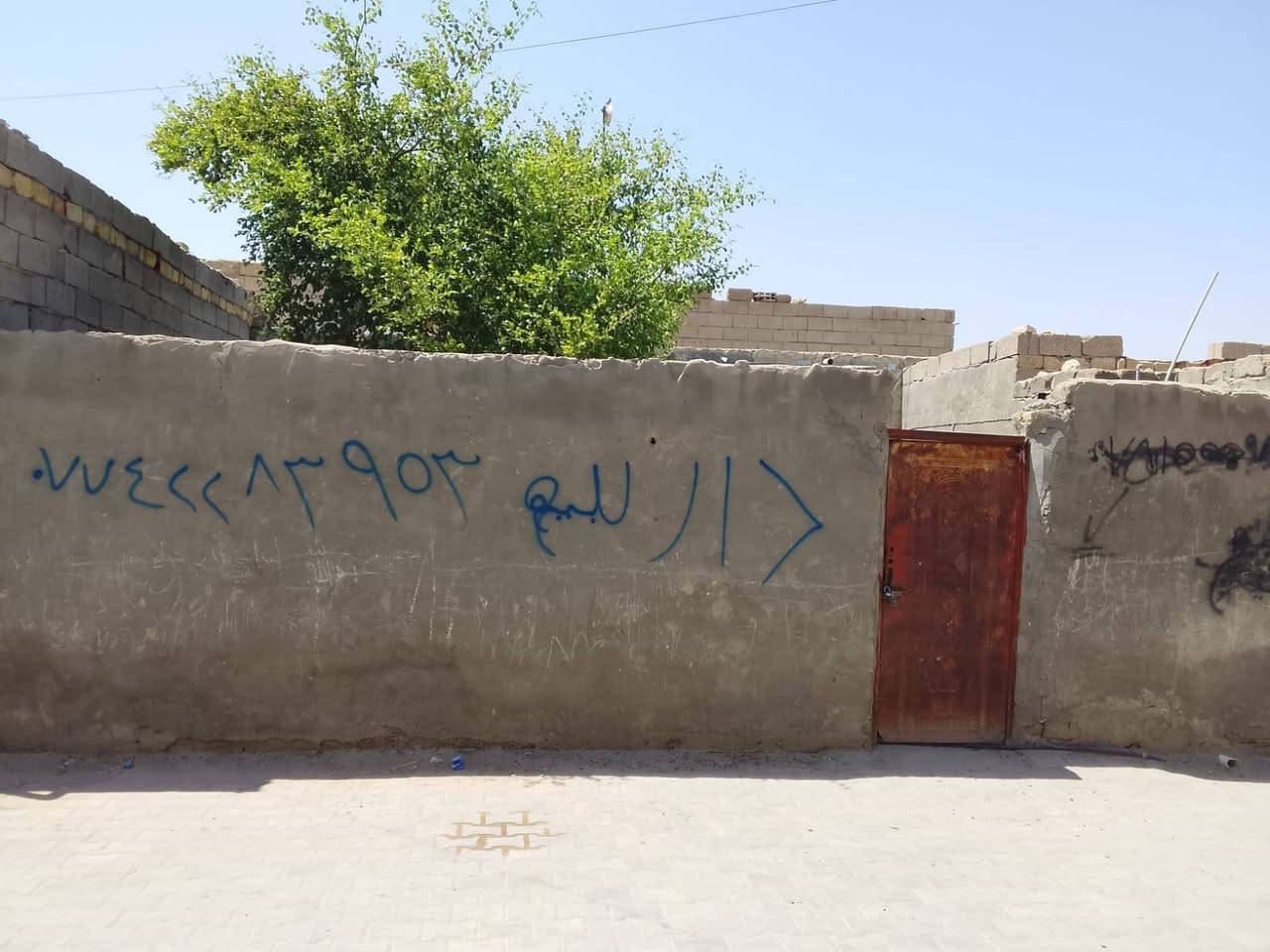 اني مكلف بالنشر 
بيت للبيع 100 م  زراعي سند 25 
((غرفتين ومطبخ وحمام وتواليت ))
والبراني بس اساس ومدفون فقط 
سماوة . قريه سيد جبار 
ماءو مجاري وكهرباء و مقرنص 
استفسار على الارقام 
***********
***********
(  السعر   10 مليون وبيه مجال بسيط)
اني مكلف بالنشر الخاص مغلق
