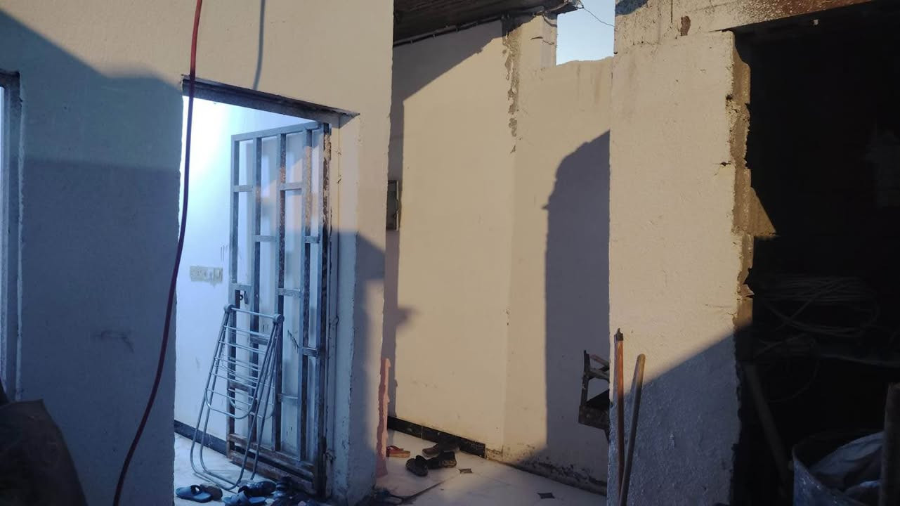 سلام عليكم  
يوجد بيت للبيع وقف شيعي في ابي الخصيب طريقالوسطي شارع قمربني هاشم مساحت البيت 100 متره يحتوي علي غرفتين وديوانيه وهول ومطبخ وهول حمام داخلي وخارجي ومنور كراج
عرض الشارع 8 متر 
 
السعر 40 وبي مجال البصرة, العراق


**إذا كنت صاحب هذا الإعلان وتريد حذفه لأي سبب، رجاءا أرسل رسالة إلى الدعم الفني**