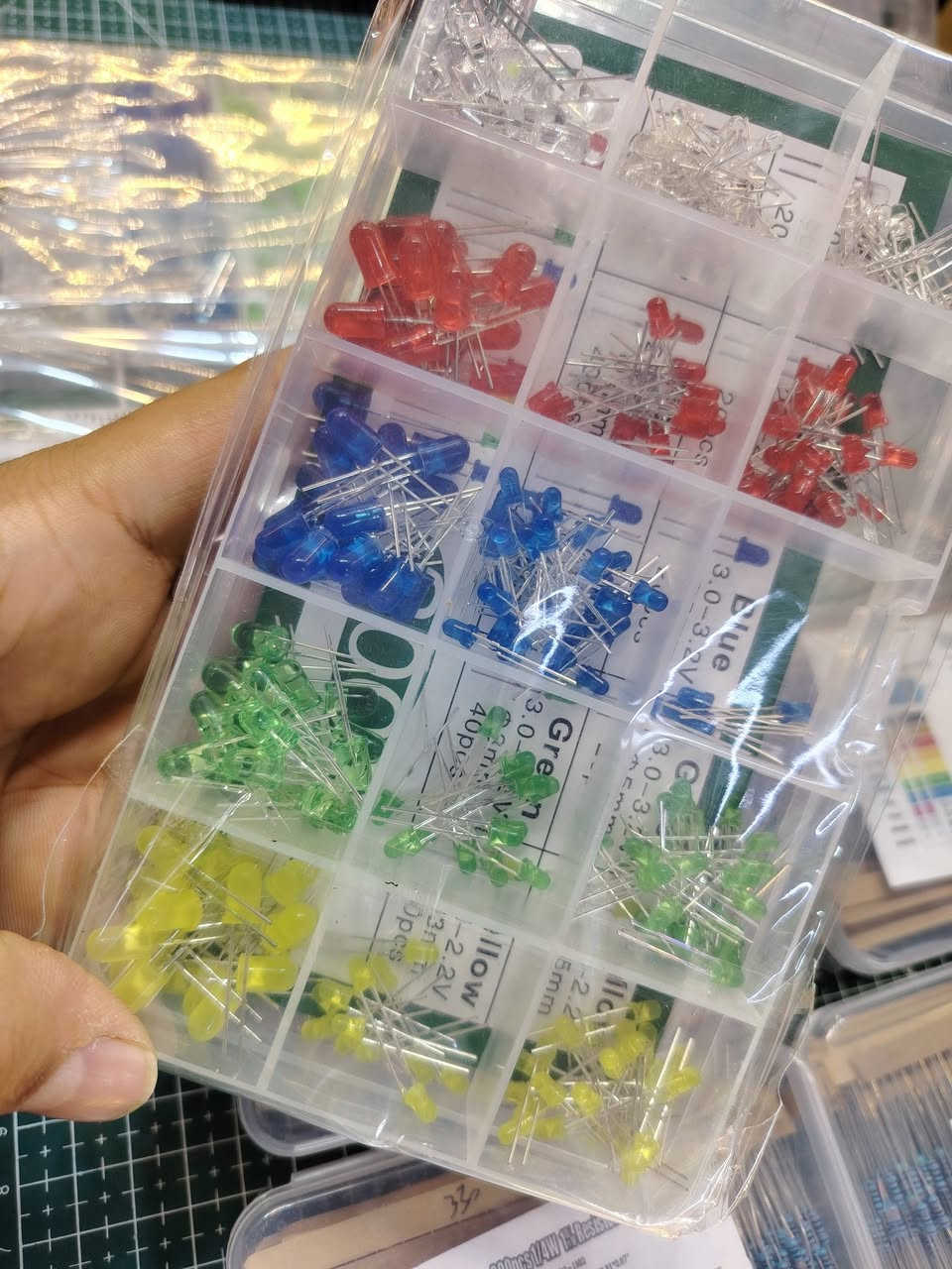 كت مقاومات كل كت يحتوي على 600 مقاومة 
كت لدات 3 أحجام 300 لد 

السعر للكت الواحد 5 آلاف دينار 

للطلب خاص


**إذا كنت صاحب هذا الإعلان وتريد حذفه لأي سبب، رجاءا أرسل رسالة إلى الدعم الفني**