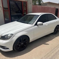 مرسيدس٢٠١٣  c180 avantgard فول عدا الفتحة كشنات مخمل وجلد  كهرباء مري ...