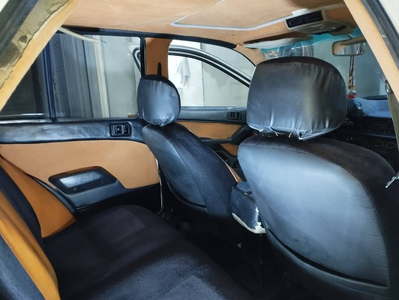 ميسيوبوشي لانسر. بدون صبغ سياره اقتصاديا جدا بنزين وعطلات باور ستيرن  قفل مركزي جامات كهرب فتحه سلايت.گاعيتها وقواعد دبلات وشواصي نظيفه بدون اي خياس بلادي. صدر ودبلات قبل شهرين مسوي تايرات طخم فوق النص عمر. گير جيد سلس جدا بالتبديل. محرك يريد تجفيت. وكيل اول يحول وجايب صحة صدور وكاله باركود. وكملت فحص هزه فقط تعمل عقد مروري وتحول غرامه مخالفات مروريه ٣١٠عليها تنزل من السعر25 مكانها ناحية الگوير. م/***********
