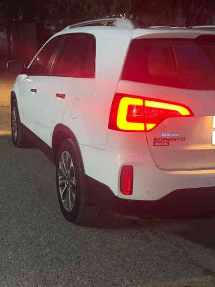 سلام عليكم 
كيا سورنتو v6 
فول مواصفات محرك 6 سلندر خليجي  رقم شمالي 
سنويه يخلص اب 2026 
السياره فول بدون سلايت ماشيه 158 الف كيلو 
سياره بي تعديل باب سايق و خلف السايق  موضح بل صوره كير محرك شرط صدر امامي خلفي شرط كلها جديد مابي مصرف مكان سياره كركوك 
*********** اي استفسار سعر السياره 21 الف
