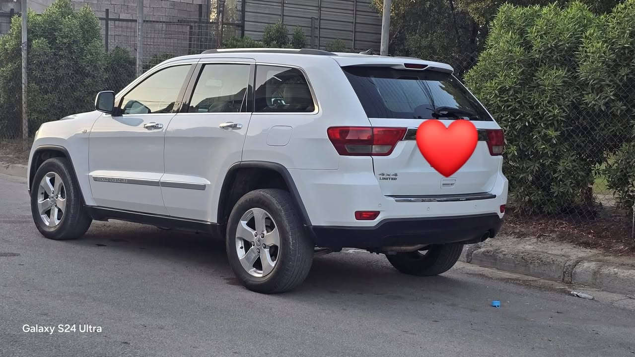 السلام عليكم  
جيب  لمتد جكات فول  
2013 خليجي 
مكينه 3600 
محرك وكير مكفول 
رقم بغداد تحويل مباشر 
تبريد ثلج 
تخم تاير جديد 
باتري جديد بصمه تشغيل وابواب 
حساسات خلفيه 
منضومه اناره زنون اصلي 
انضمه قياده (سبورت_ثلوج_اماكن وعره) 
فور ويل ماوس 
داخل بيجي جلد 
كراسي كهرباء كشنات تدفئه
فتحة سقف   بانوراما طكتين
                
السعر 210
مكاني بغداد الجديدة 
اي استفسار اتصل ***********
