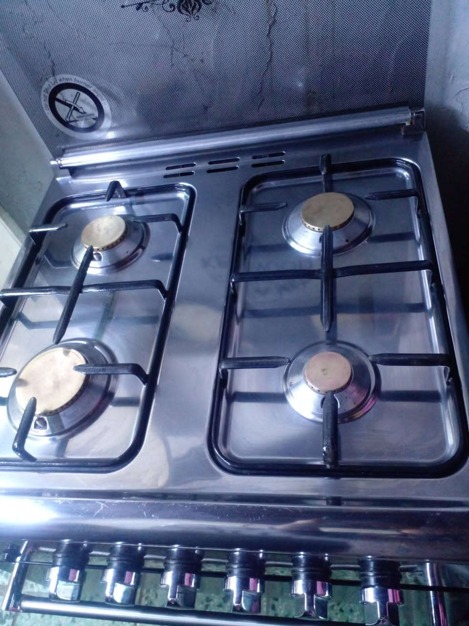 السلام عليكم طباخ للبيع ماركة كينود المصري استعمال قليل بعده جديد شغال غاز وكهرباء سعرة 150مكان شهداء البياع للاستفسار الاتصال على الرقم ***********
