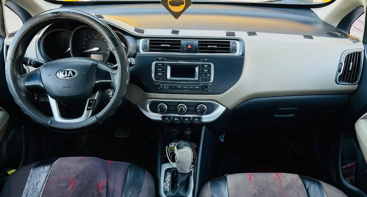 السلام عليكم  
كيا ريو رقم نينوى جديد 
موديل ٢٠١٦ خليجي 
محرك دوش المرغوب ١٦ 
شرط التحويل 
قطعتين صبغ بدون دواخل 
بيع نقد فقط 
السعر *********** واتسب او اتصال
