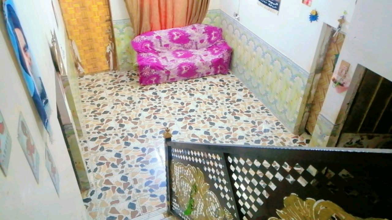 بيت في منطقه سيد خضير زراعي مساحته 270  وبي وصل تطويب مبني بي 4 غرف وصاله ودوانيه 8 امتار
وصحيات الغرفه الرابعه عوزهه لبخ ومطبخ كله سراميك ليفوك بي خطين كهرباء ومولد خط ذهبي خدمات متكامله ومدارس يمه السعر البيت 35 مع تفاوض 