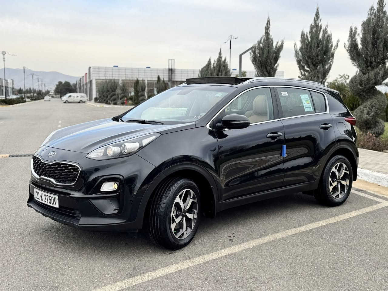 كيا سبورتاج خليجي 2019 
موديل ٢٠١٩
سيارة مكفولة كفالة عامة بيدون صبوخ بيدون تعديل 

مواصفات بانوراما - كشنات جلد - تبريد قطعتين - خمس ويالة - نيضام ئيكو 
محرك دوش مامفتوح شرط 
سيارة جديدة لوك 

سعر ١٨٥ $ ورقة بيها مجال 

مكاني السليمانية 
***********
