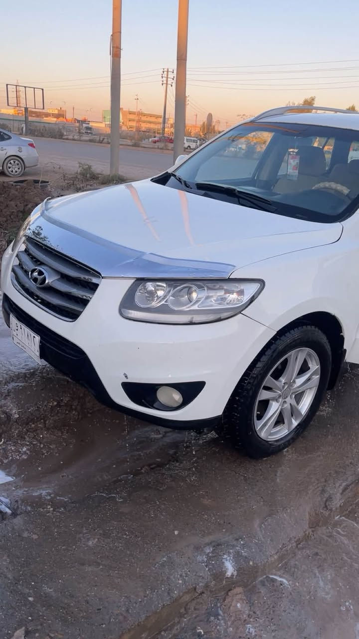 ادور مراوس فقط  بسورنتو من ١٦يالى ١٩سنتافي موديل ٢٠١١خليجي مكينه 6سلندر 
***********
