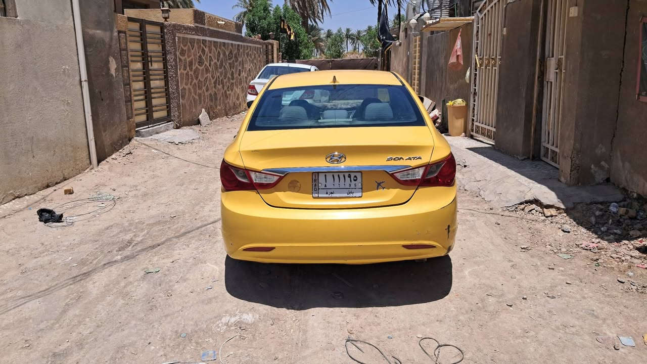 السلام عليكم 
سوناتا موديل 2012 وارد امريكي أجرة ضربتها جاملغ وبنيد بدون دواخل رقم بابل للبيع او المراوس (اوبتما _النترا_فورتي) 2015 فما فوق خصوصي او أجرة 
السعر 90
رقم الموبايل : ***********
