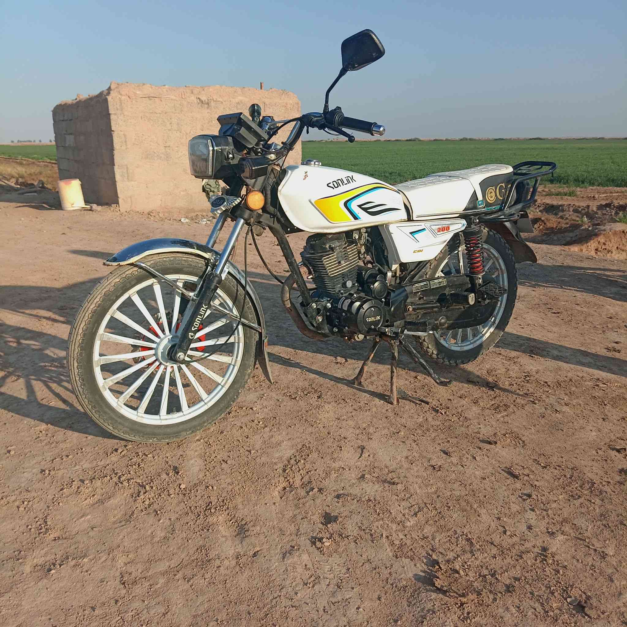 السلام عليكم دراجه  سونك 2025   السعر 850 وبيهه مجال الاتصال *********** واسط العزيزيه
