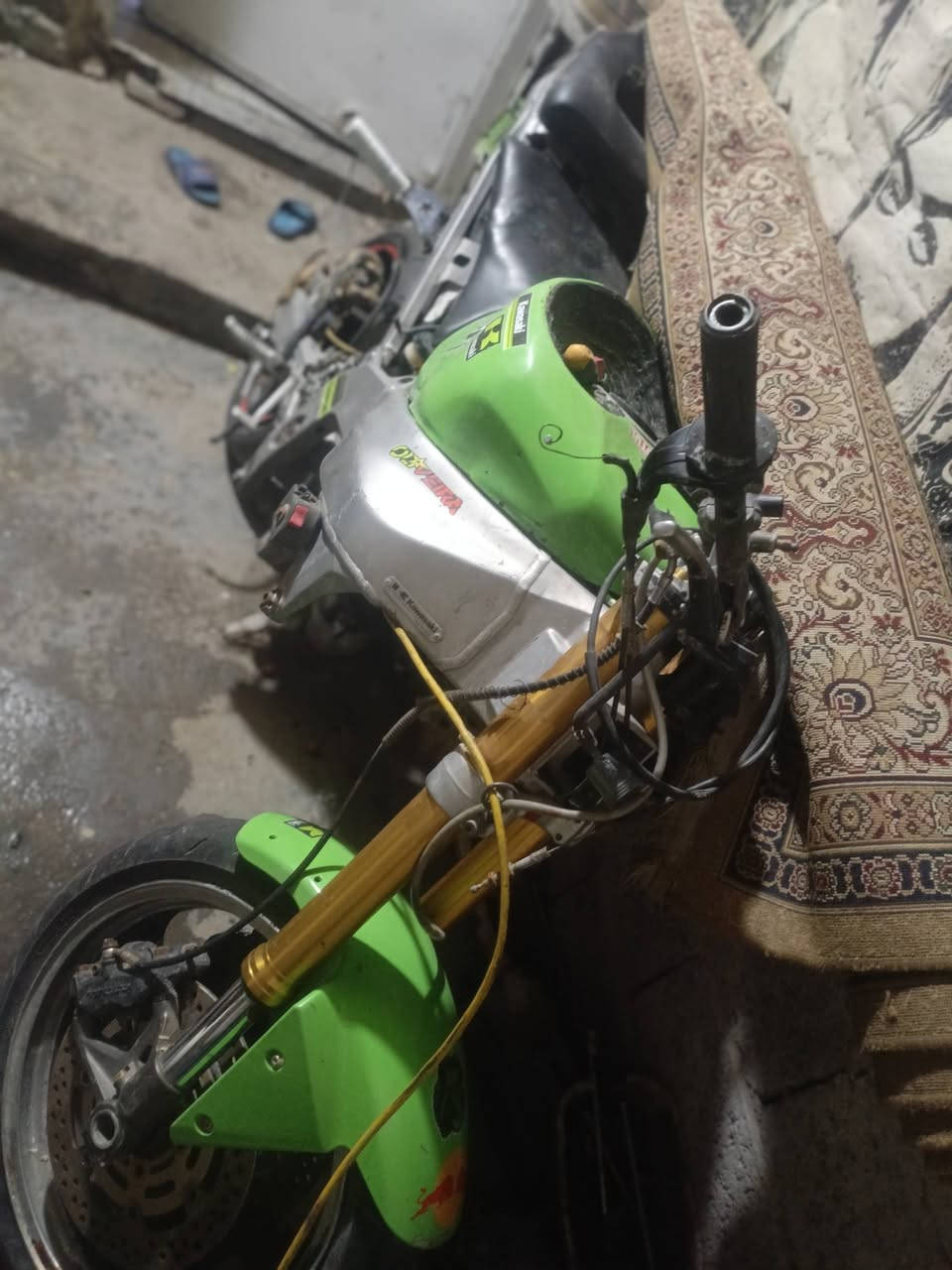 السلام عليكم دراجه كاوسكي موديل 2004 مكينة 636
الدراجة طلع بيهة صوت وفصختهة وعفتهة مال واهس 
الدراجة نقص ما بيهة 
مكاني بغداد المشتل حي للمعلمين 
السعر 8وبيهة مجال حك الجية 
***********
