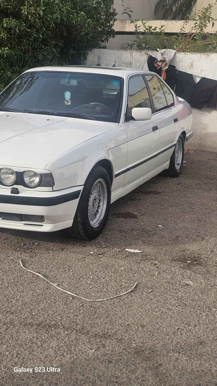 تحياتي للجميع
السلام عليكم 
من رخصة الادمن
BMW للبيع او مراوس خفاش40 & 44
الحجم 535 الموديل 91 باسمي تحويل مباشر
السياره محرك كير خير من الله ايميل تبريد ثلج كشنات كهرباء حماوه ثابته نص السياره جاهزه من كلشي ترايك وين متريد يعجبك صدر تخم تاير  كهربائيات كامله نصبته تخبل اكسل خفيف دواخل خير من الله كشنات كهرباء اسف على الاطاله السياره بغداد *********** اي استفسار متواجد واتس او اتصال
