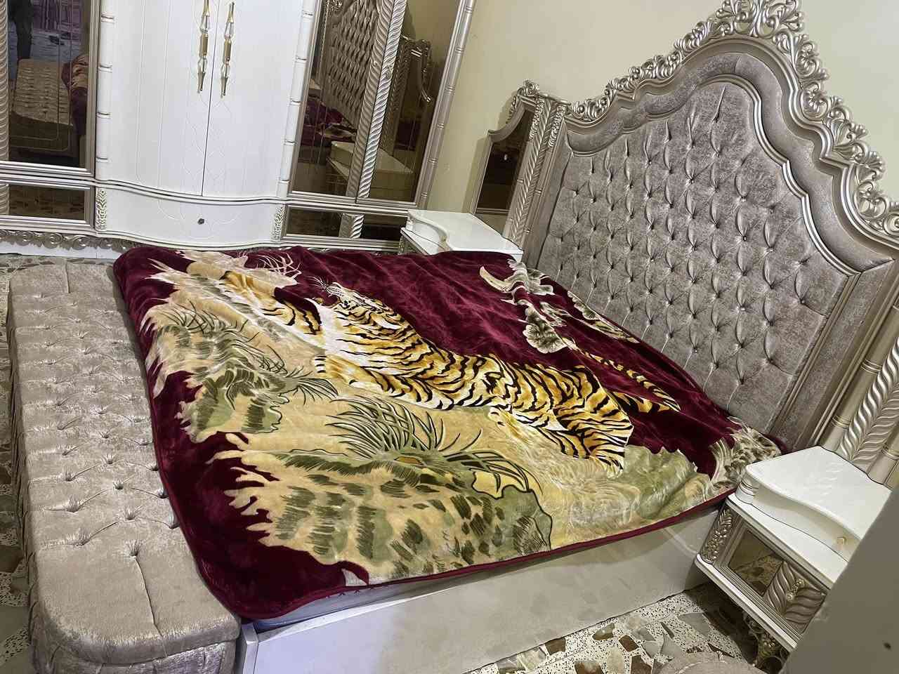 أسلام عليكم غرفه للبيع تركي اصلي ملكي نضافه ٩٥ العنوان بغداد منطقه العبيدي السعر ٩٥٠ رقم الهاتف ***********
